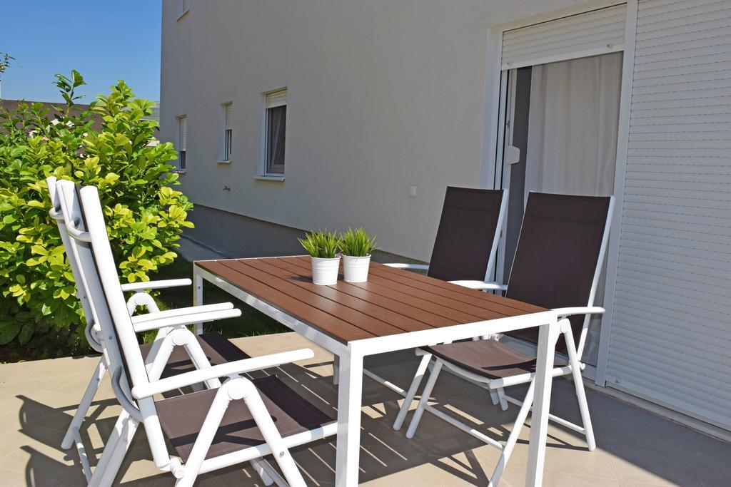 Apartments Roses Stobrec Exterior photo